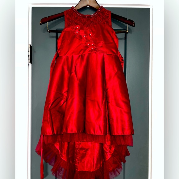 Beautiful Princess Girls Dress with Train - Picture 4 of 8